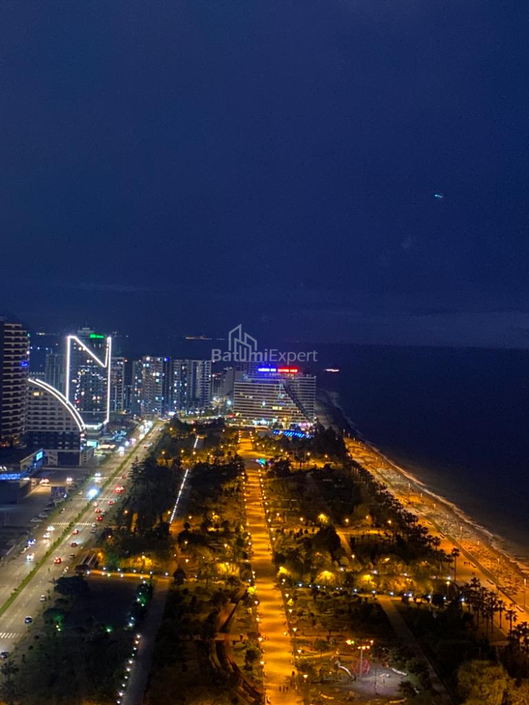 公寓 50 平方米的公寓 - 莱赫和玛丽亚·卡钦斯基, Batumi, 佐治亚州。