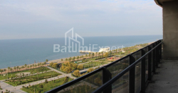 公寓 75.86 平方米的公寓 - 莱赫和玛丽亚·卡钦斯基, Batumi, 佐治亚州。