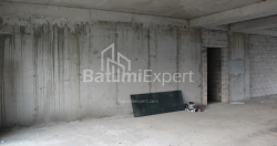 公寓 172.82 平方米的公寓 - 莱赫和玛丽亚·卡钦斯基, Batumi, 佐治亚州。