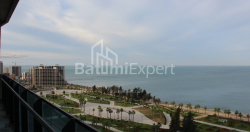 公寓 75.86 平方米的公寓 - 莱赫和玛丽亚·卡钦斯基, Batumi, 佐治亚州。