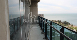 公寓 75.89 平方米的公寓 - 莱赫和玛丽亚·卡钦斯基, Batumi, 佐治亚州。