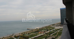 公寓 75.89 平方米的公寓 - 莱赫和玛丽亚·卡钦斯基, Batumi, 佐治亚州。