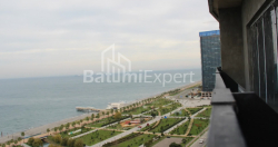 公寓 76.07 平方米的公寓 - 莱赫和玛丽亚·卡钦斯基, Batumi, 佐治亚州。