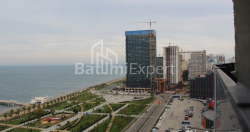公寓 76.07 平方米的公寓 - 莱赫和玛丽亚·卡钦斯基, Batumi, 佐治亚州。