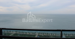 公寓 76.07 平方米的公寓 - 莱赫和玛丽亚·卡钦斯基, Batumi, 佐治亚州。