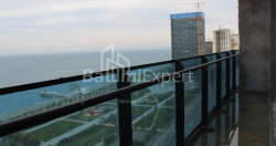 公寓 76.07 平方米的公寓 - 莱赫和玛丽亚·卡钦斯基, Batumi, 佐治亚州。