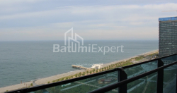 公寓 76.12 平方米的公寓 - 莱赫和玛丽亚·卡钦斯基, Batumi, 佐治亚州。