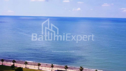 公寓 33.2 平方米的公寓 - 莱赫和玛丽亚·卡钦斯基, Batumi, 佐治亚州。