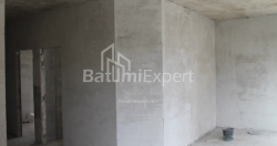 公寓 74.8 平方米的公寓 - 莱赫和玛丽亚·卡钦斯基, Batumi, 佐治亚州。