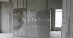 在建目标房产 74.8 平方米的公寓 - 莱赫和玛丽亚·卡钦斯基, Batumi, 佐治亚州。