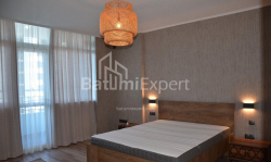 公寓 2-комн 82 m² - 尼科·皮罗斯马尼, Batumi