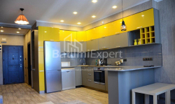 公寓 2-комн 82 m² - 尼科·皮罗斯马尼, Batumi