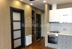 公寓 2-комн 60 m² - 尼科·皮罗斯马尼, Batumi