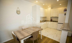 公寓 3-комн 70 m² - 尼科·皮罗斯马尼, Batumi