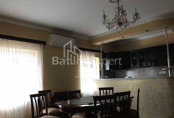 公寓 3-комн 68 m² - 大卫·阿格马谢内布利, Batumi