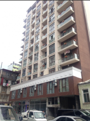 零售区域 200 m² - 帕纳瓦兹国王, Batumi
