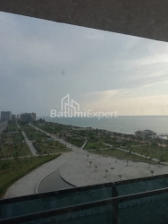 公寓 32 平方米的公寓 - 治安官 Khimshiashvili, Batumi, 佐治亚州。