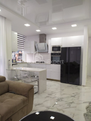 公寓 3-комн 75 m² - 尼科·皮罗斯马尼, Batumi
