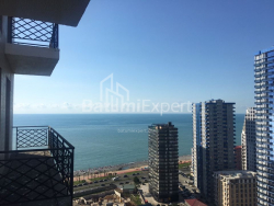 公寓 35 平方米的公寓 - 莱赫和玛丽亚·卡钦斯基, Batumi, 佐治亚州。