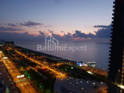 公寓 35 平方米的公寓 - 莱赫和玛丽亚·卡钦斯基, Batumi, 佐治亚州。