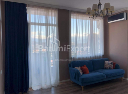 公寓 3-комн 72 m² - 尼科·皮罗斯马尼, Batumi
