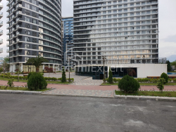 公寓 74.7 平方米的公寓 - 莱赫和玛丽亚·卡钦斯基, Batumi, 佐治亚州。