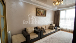 公寓 3-комн 70 m² - 尼科·皮罗斯马尼, Batumi
