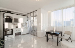 公寓 3-комн 76.5 m² - 尼科·皮罗斯马尼, Batumi