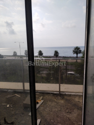 公寓 72.5 平方米的公寓 - 莱赫和玛丽亚·卡钦斯基, Batumi, 佐治亚州。