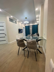 公寓 3-комн 64 m² - 尼科·皮罗斯马尼, Batumi