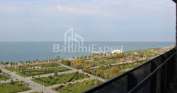 公寓 75.75 平方米的公寓 - 莱赫和玛丽亚·卡钦斯基, Batumi, 佐治亚州。