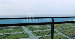 公寓 75.75 平方米的公寓 - 莱赫和玛丽亚·卡钦斯基, Batumi, 佐治亚州。