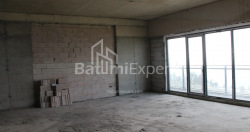 公寓 75.75 平方米的公寓 - 莱赫和玛丽亚·卡钦斯基, Batumi, 佐治亚州。